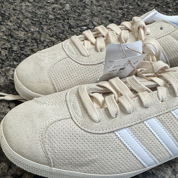 Adidas Gazelle leather Cream and White Sneakers NWT 13.5 - Picture 10 of 11